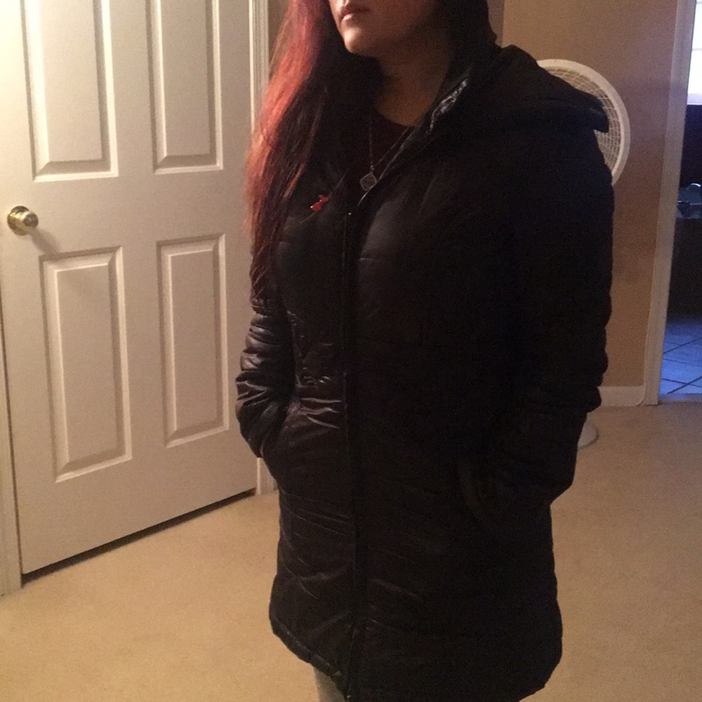 Guess Puffer Jacket🖤🔻❓ - Picture 2 of 3